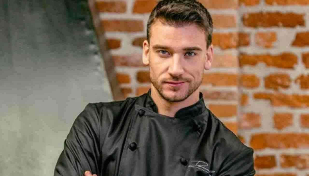 Damiano Carrara fuori dalla nuova edizione di Bake Off: cosa è successo con la Parodi