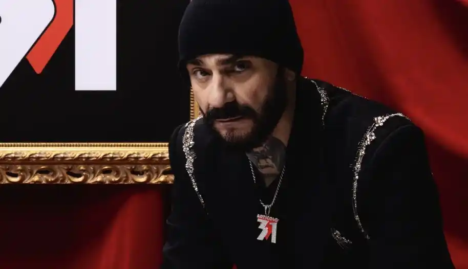 Fedez, la stoccata di J-Ax: «Non ho rispetto per chi fa una vita spericolata quando ha un figlio»