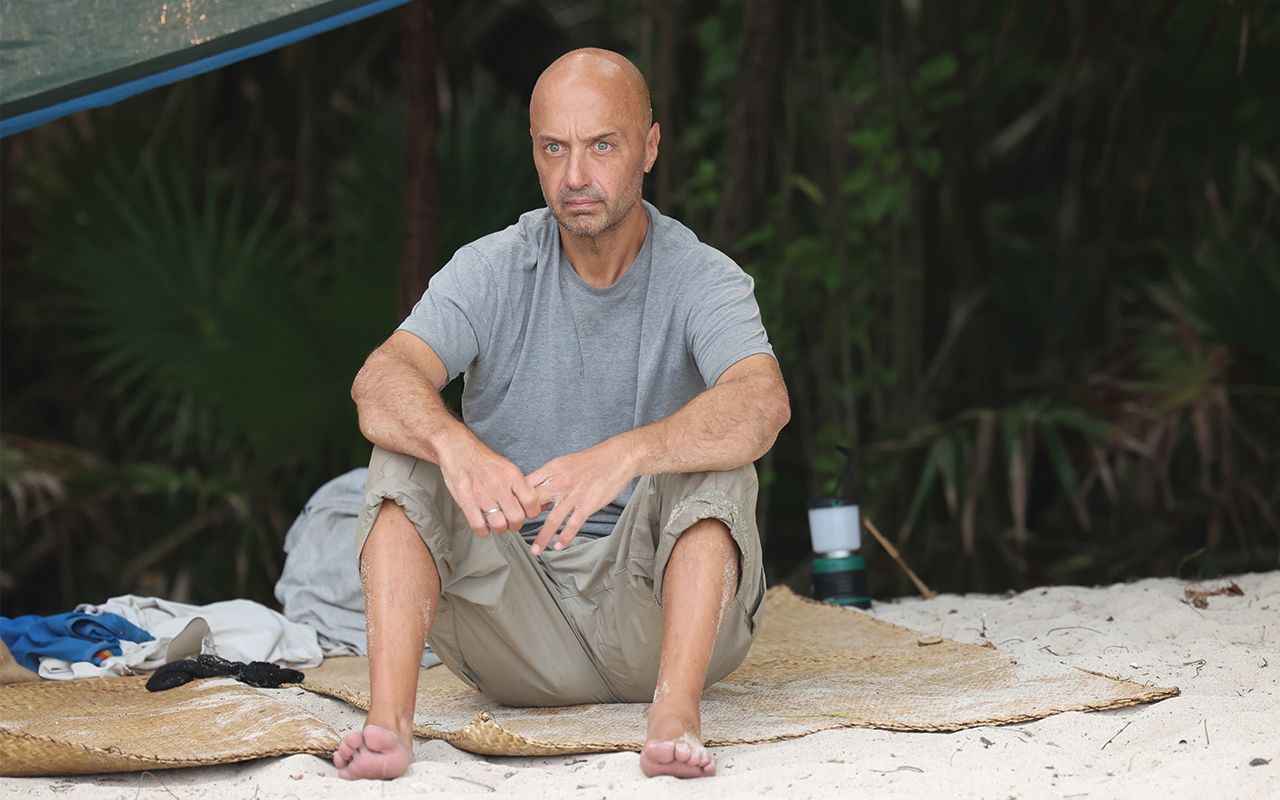 Joe Bastianich abbandona l’Isola dei Famosi: “Per problemi di salute non posso continuare”