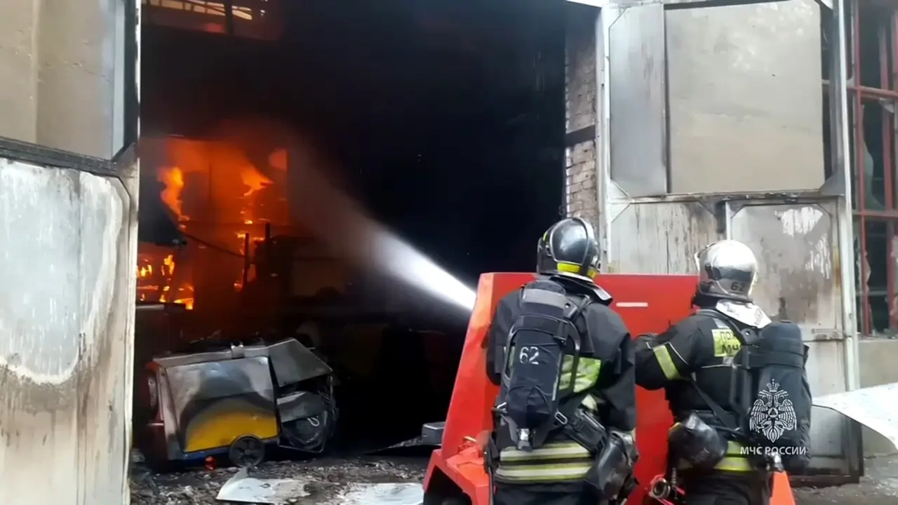 Incendio in un emporio cinese a Milano: morti tre ragazzi tra i 17 e i 24 anni