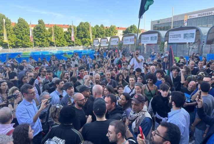 Salone libri manifestanti palestina