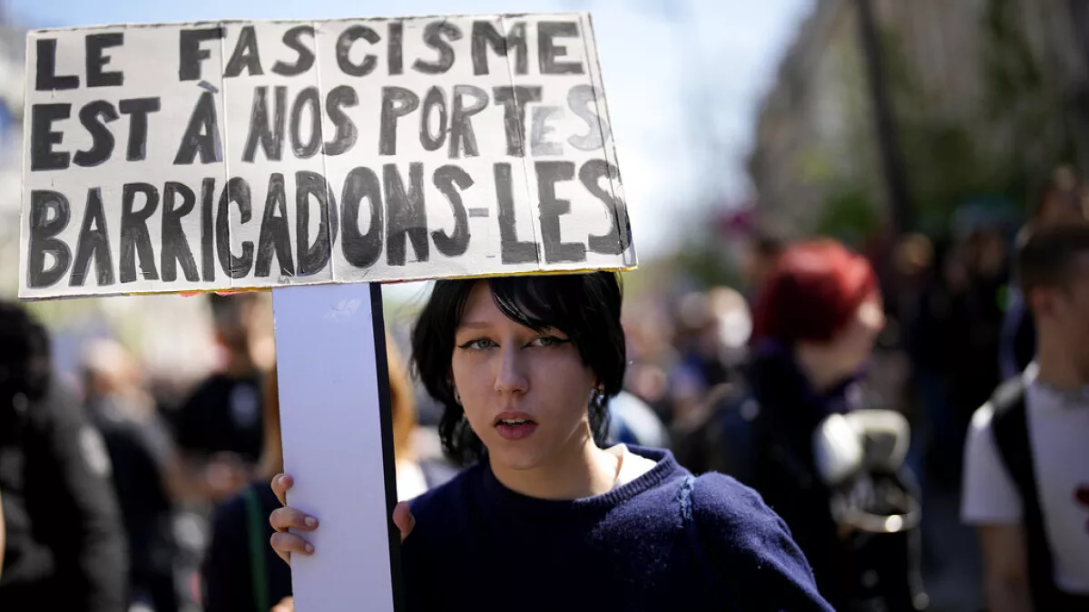 In Francia esplode la protesta contro l’estrema destra