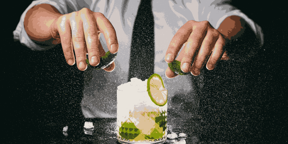 Distillati di eccellenza: come i cocktail bar innovativi rivoluzionano l’esperienza in Italia