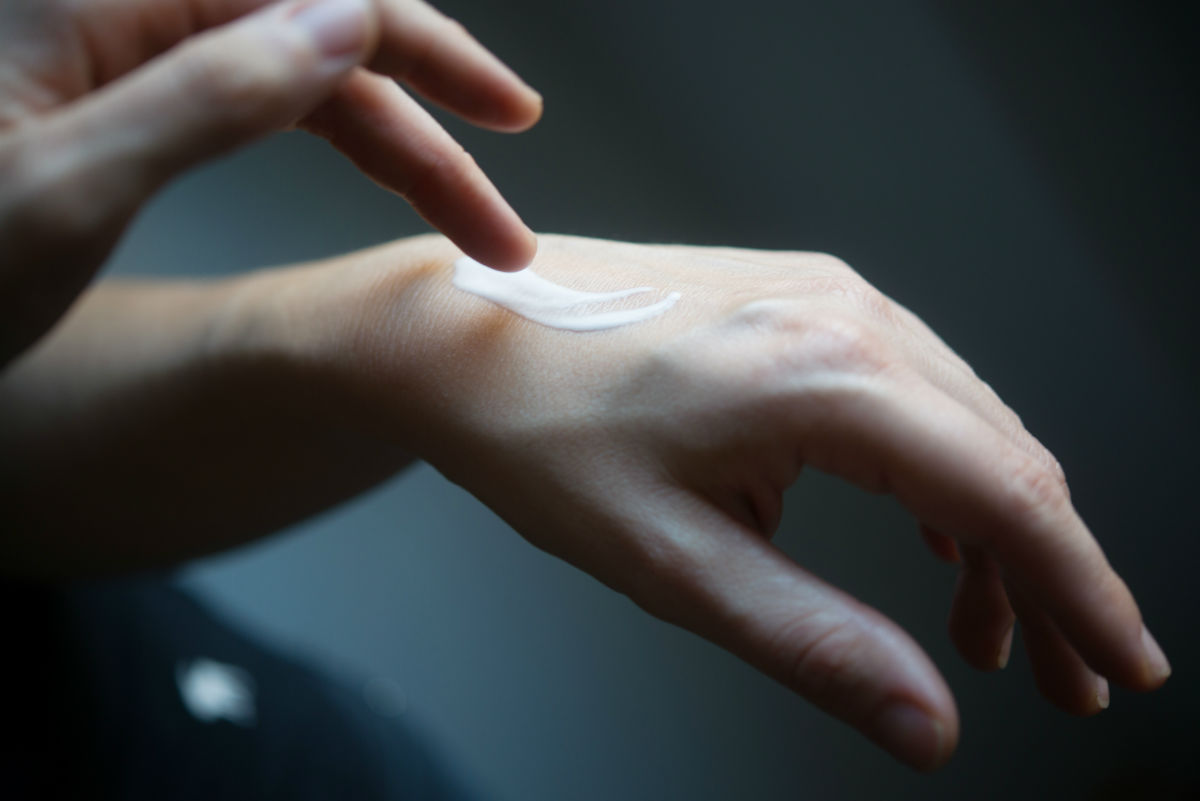 E se la skincare fosse collegata al nostro umore? La risposta è sì, e si chiama neurocosmesi