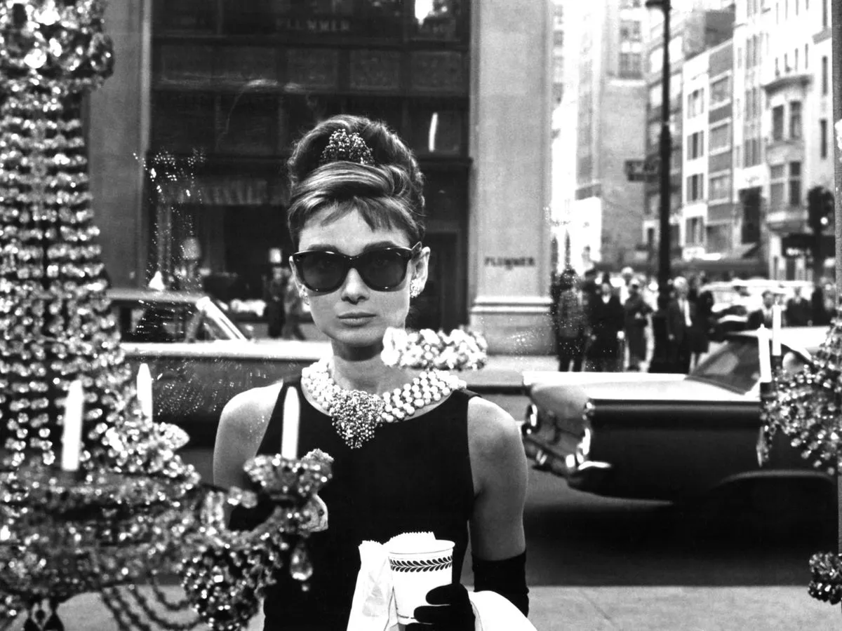 Tornano le ballerine di Ferragamo, le preferite di Audrey Hepburn