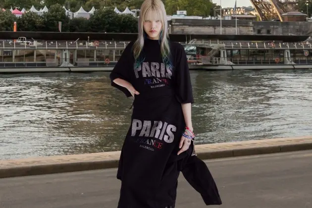 Balenciaga lancia la sua linea di souvenir in occasione dei Giochi Olimpici a Parigi