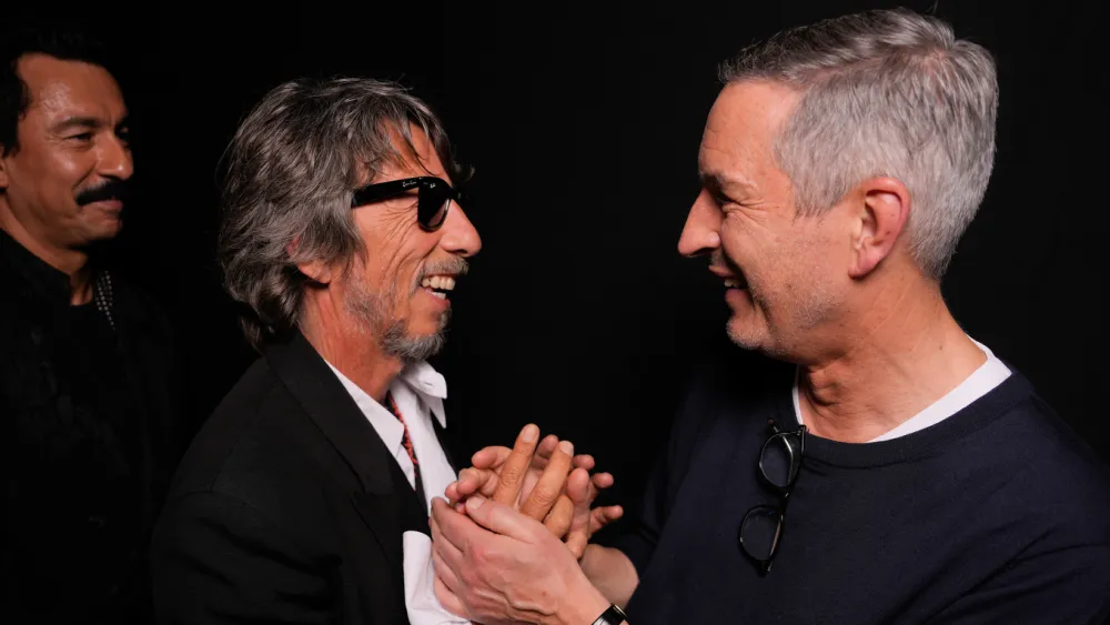 Dries Van Noten dice addio al mondo della moda: Pierpaolo Piccioli, Thom Browne e tanti altri presenti alla sua ultima sfilata