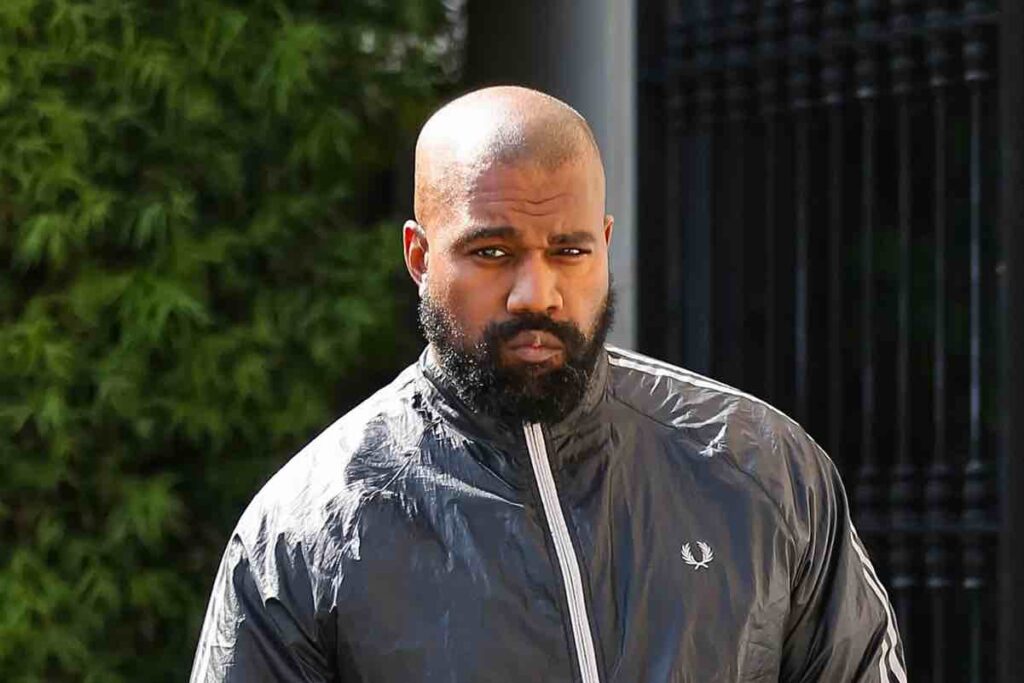 Kanye West, accuse sul rapper dall'ex assistente per molestie sessuali
