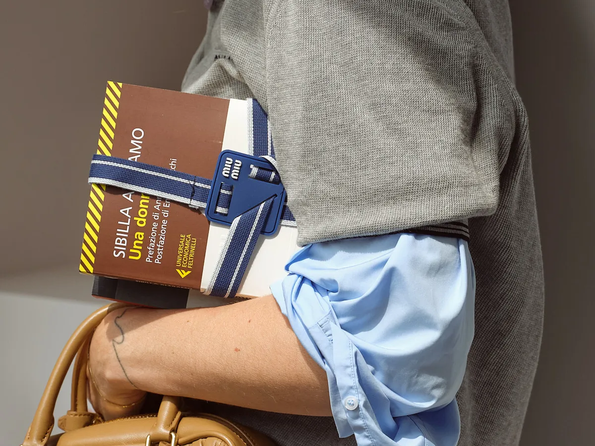 L’edicola di Miu Miu a Milano, il progetto pro lettura edicola miu miu © vogue