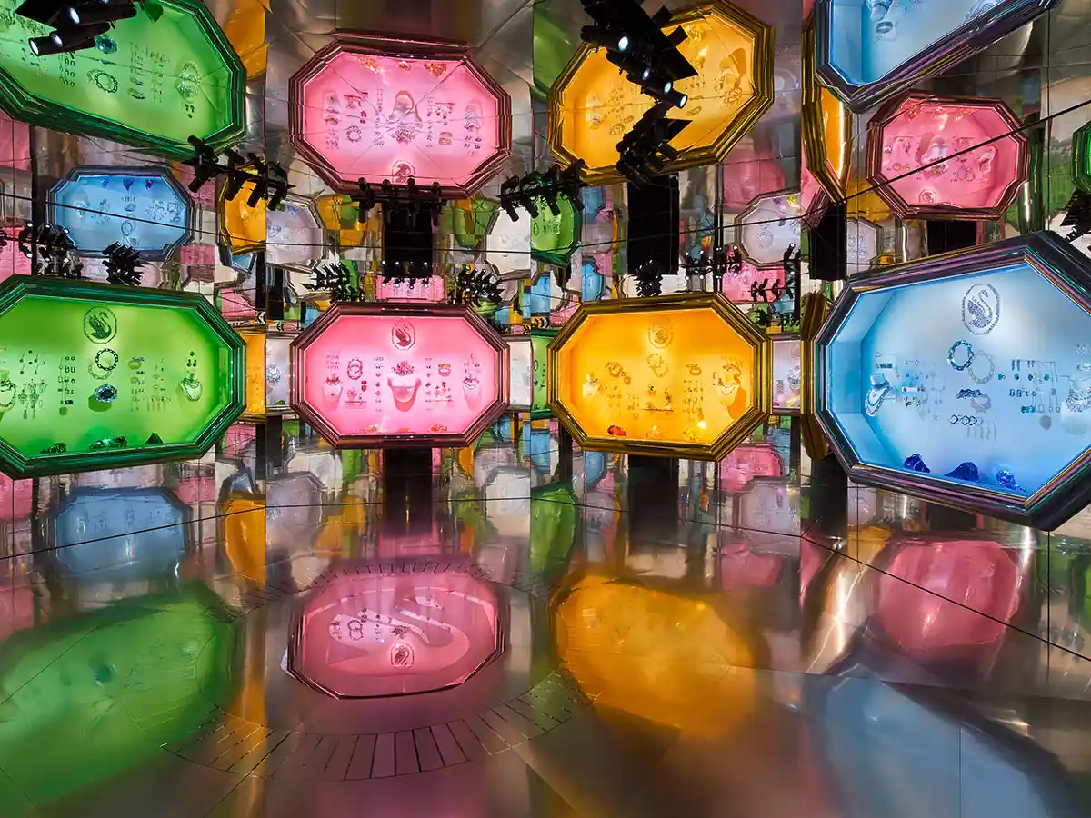 Swarovski approda a Milano con la mostra “Masters of lights”
