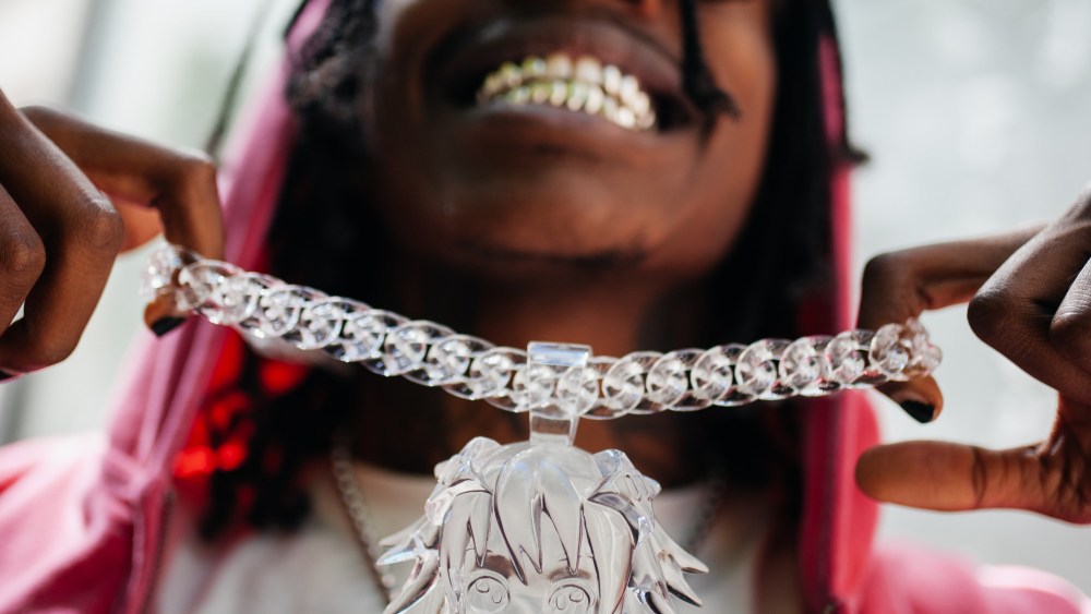 Gli accessori in trend alla Paris Fashion Week Uomo: tutte le anticipazioni per la Primavera 2025