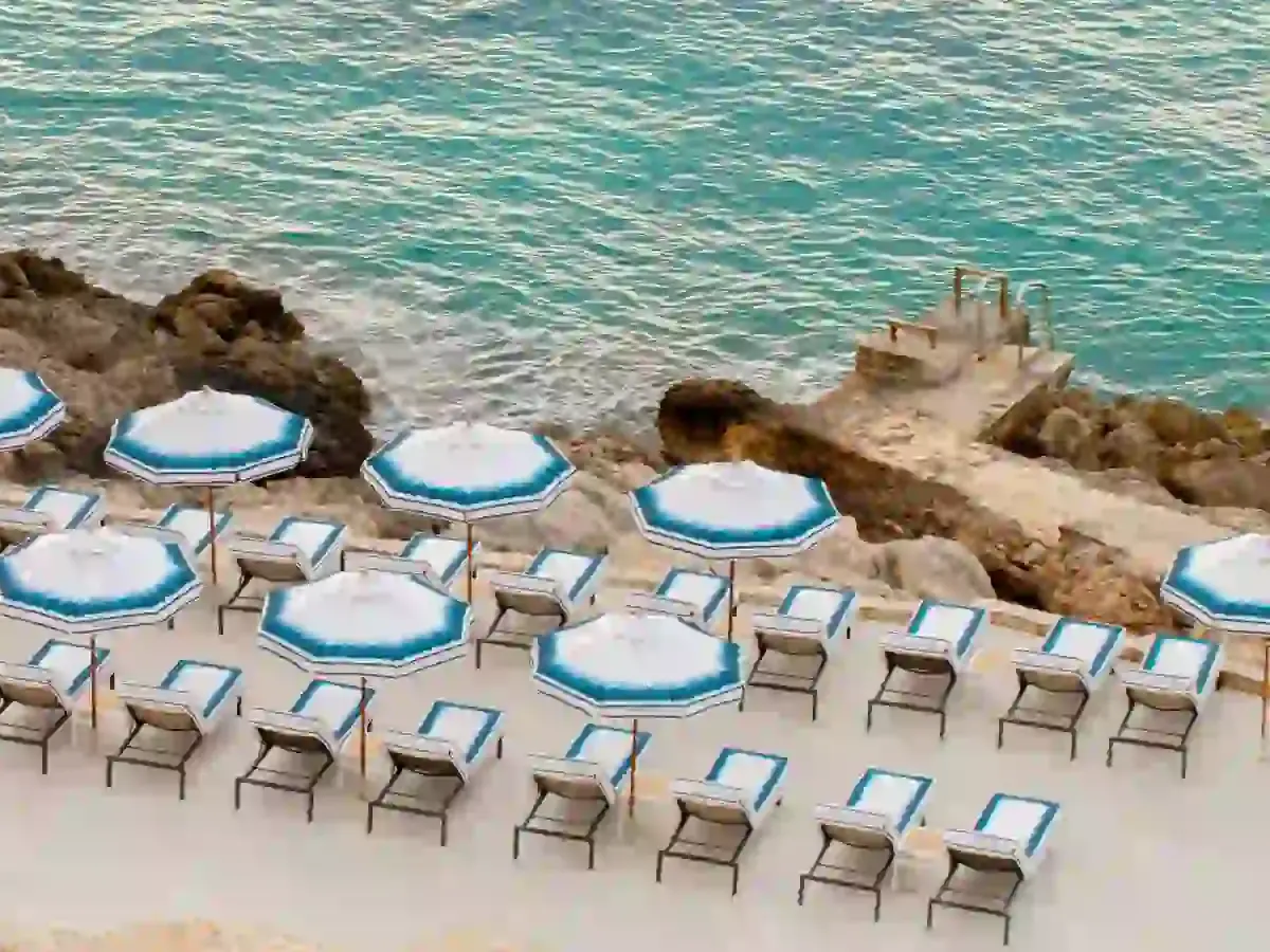 Il takeover di Alberta Ferretti alle Baleari ci fa sognare l’estate takeover maiorca Alberta Ferretti © Vogue Italia