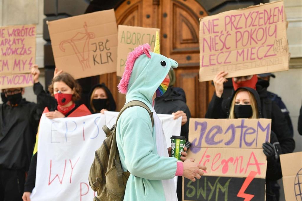 I ProVita gioscono per l’aborto negato alla Polonia