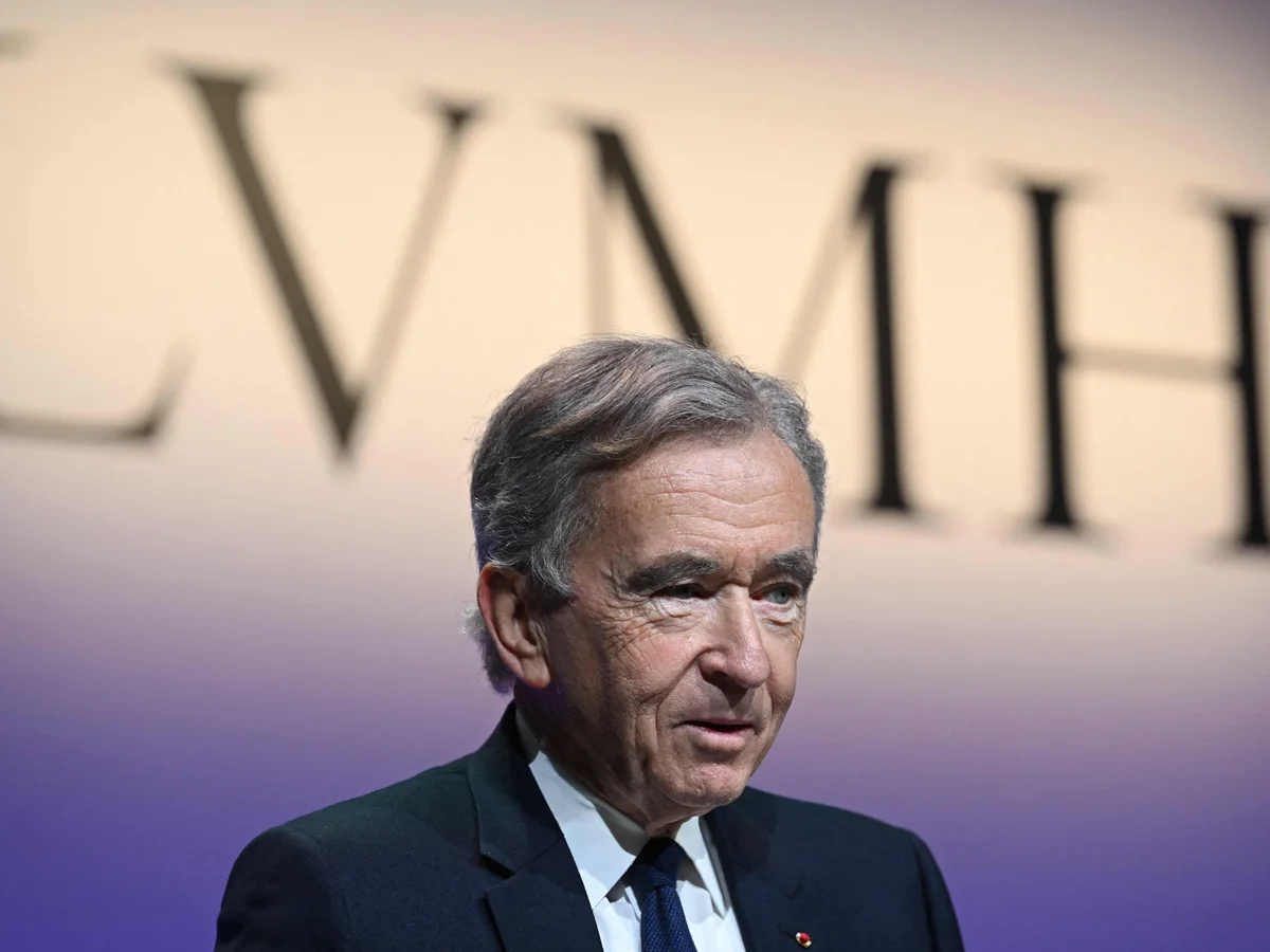 Bernard Arnault compra una quota in RIchemont (ma è “molto piccola”)