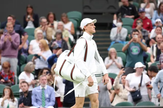 Gucci arriva a Wimbledon: Jannik Sinner sotto i riflettori di Piccadilly Circus