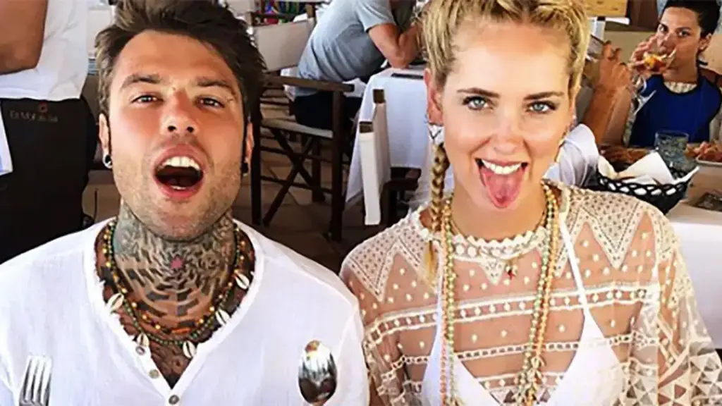 Fedez nella notte spunta il follow a Chiara Ferragni