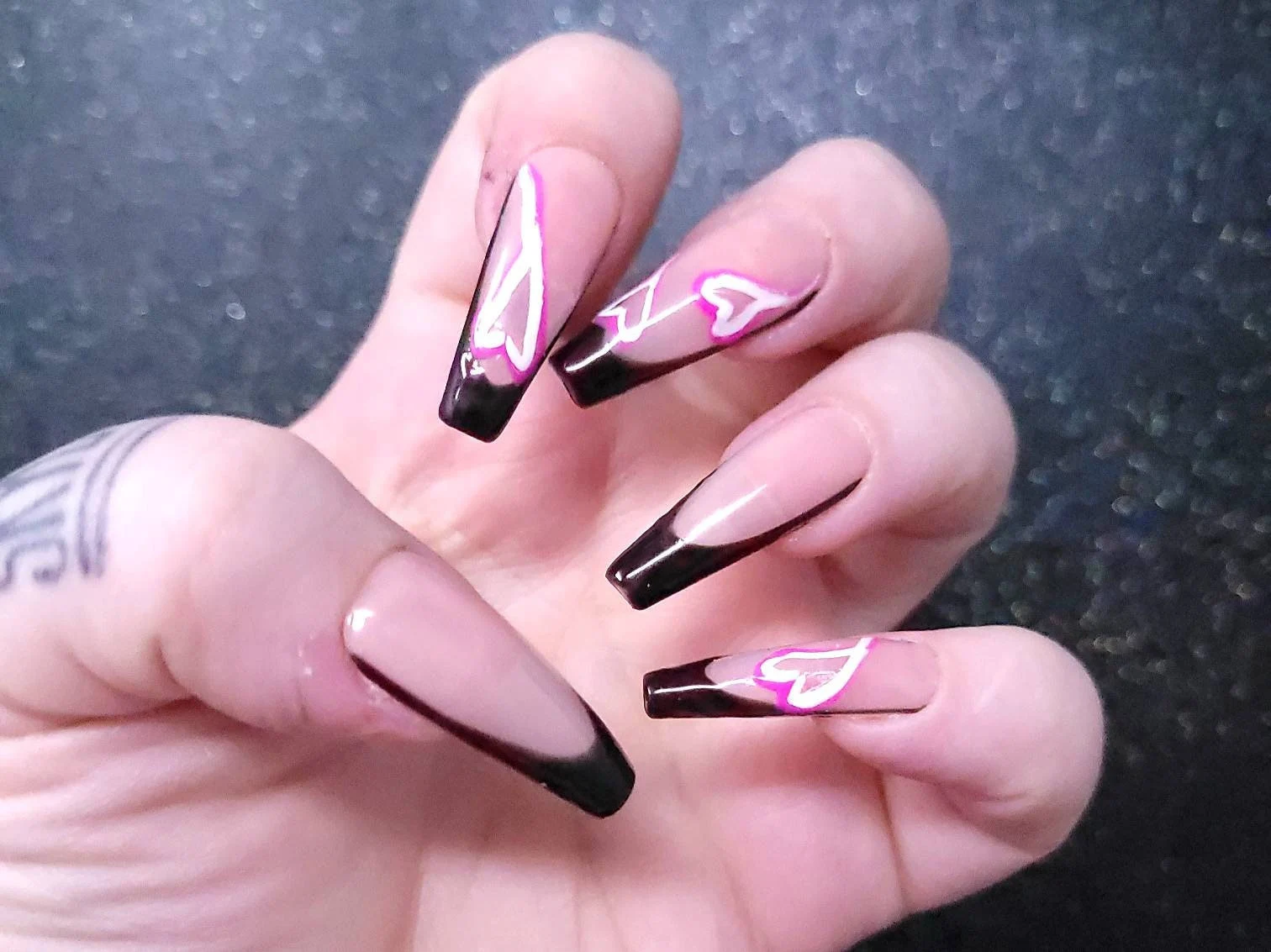Cosa sono le bimbocore nails e perché sono la perfetta inspo Y2K