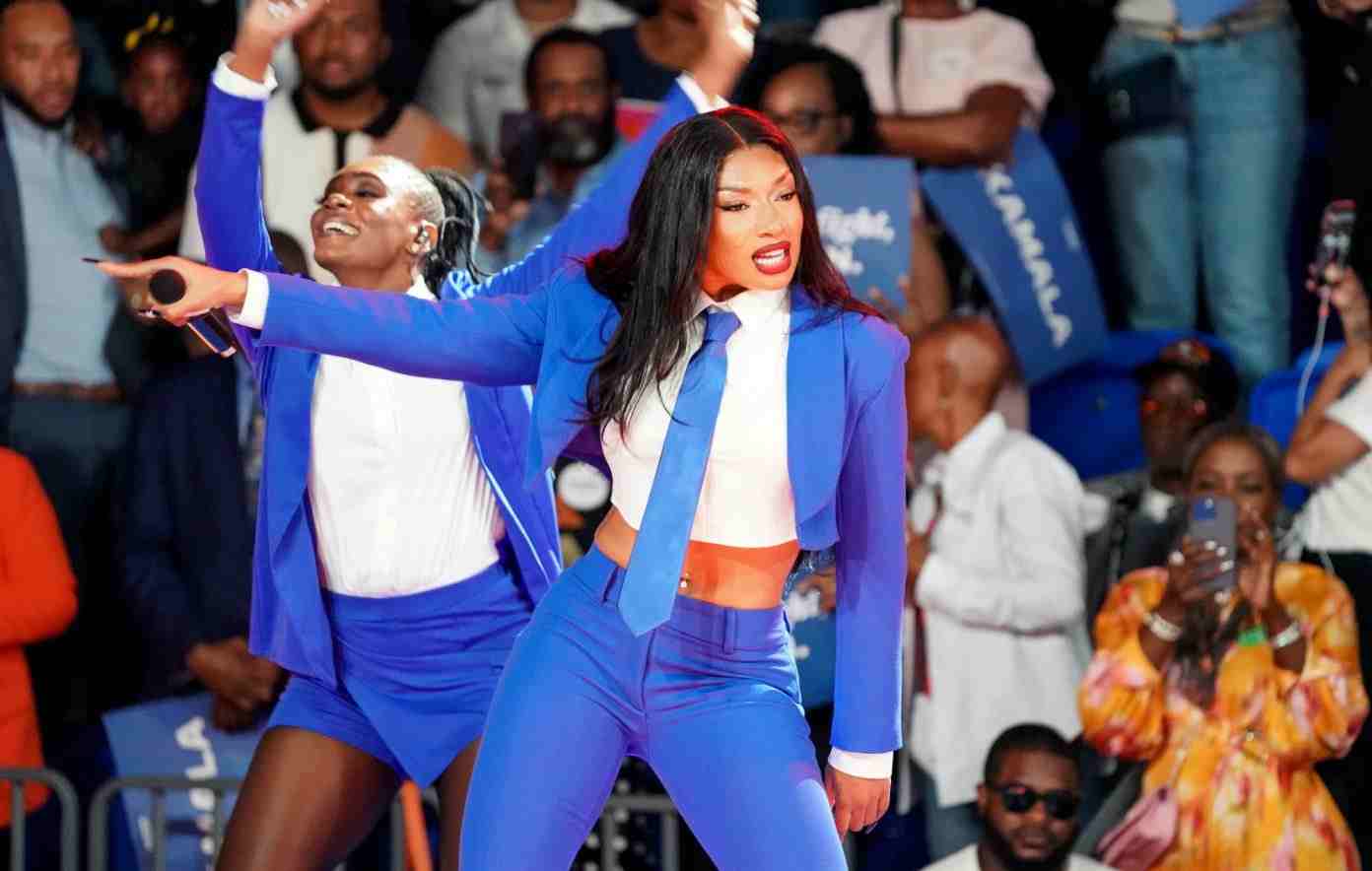Megan Thee Stallion si esibisce per Kamala Harris durante il comizio di Atlanta Megan Thee Stallion si esibisce per Kamala Harris - Ph © Getty Images