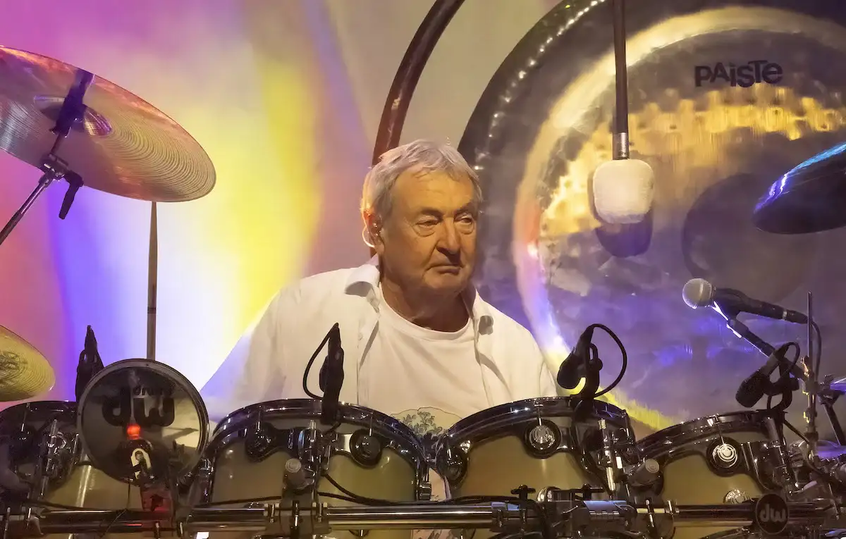 Nick Mason affascinato dall’intelligenza artificiale per creare nuove canzoni dei Pink Floyd Nick Mason vuole usare l'intelligenza artificiale per nuove canzoni dei Pink Floyd