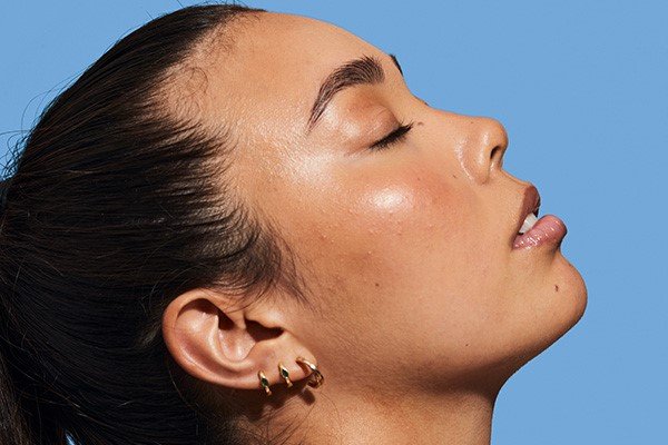 Che cos’è il nuovo trend makeup “Fake Tan Lines” su TikTok?
