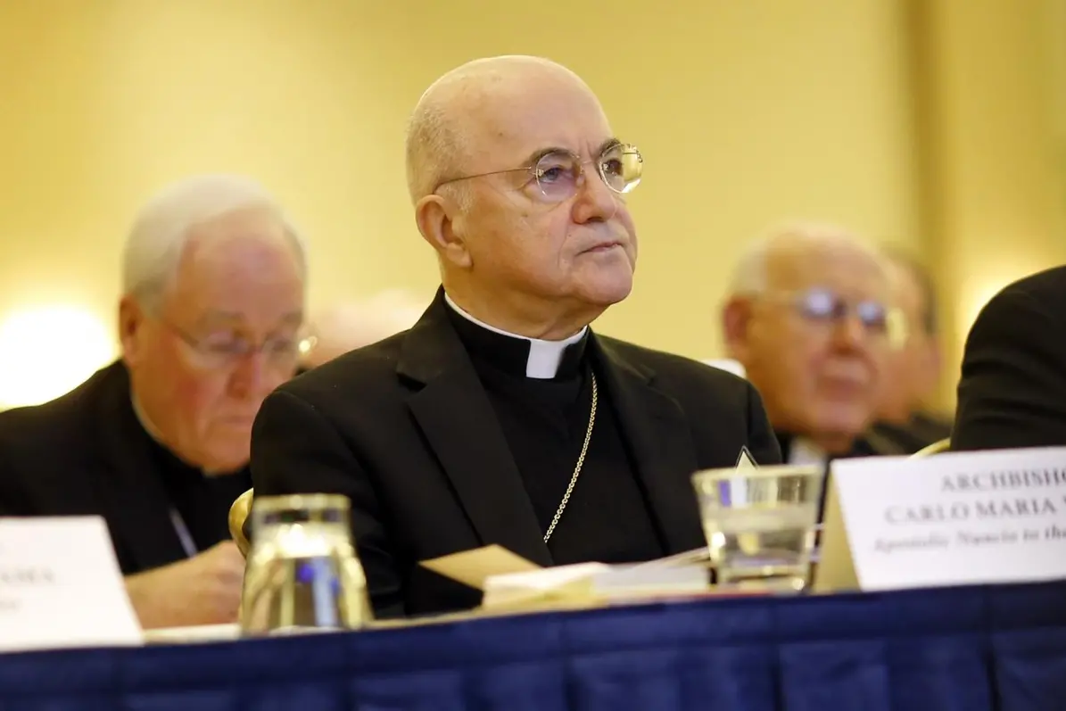 L’arcivescovo Carlo Maria Viganò è stato scomunicato,  perché colpevole di scisma