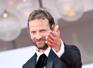 Venezia 81, i look sul red carpet: super atteso Alessandro Borghi, super elegante Victoria De Angelis