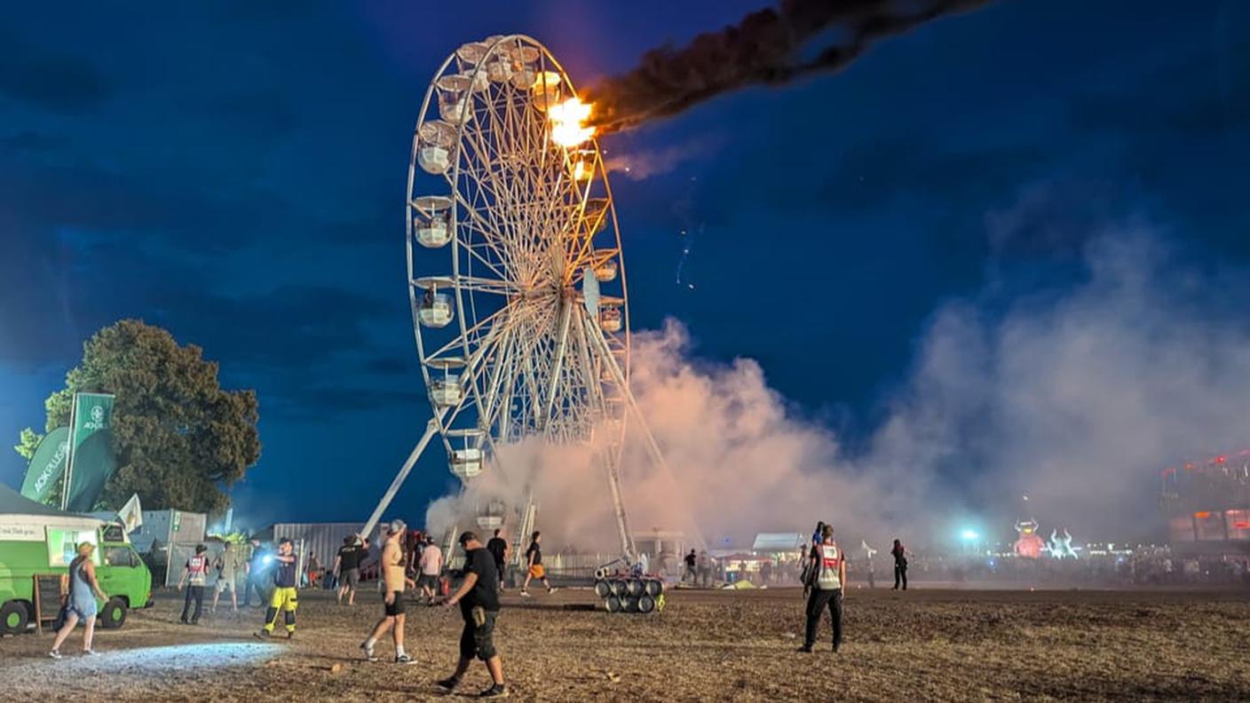 A fuoco una ruota panoramica in Germania, 30 feriti