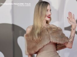 Venezia 81, i look sul red carpet: Angelina Jolie eterea, Eva Herzigova sorprendente Angelina Jolie - Ph © Marina Carbone