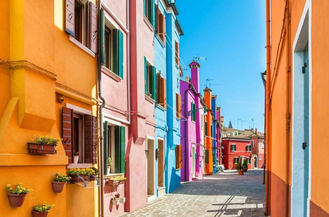 Valorizza la tua casa: come scegliere il colore giusto per la facciata