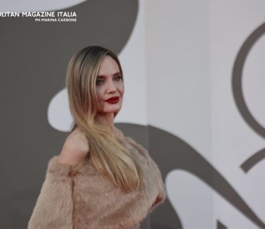 I beauty look di Venezia 81: la seconda serata si illumina di blonde con Angelina Jolie