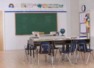 Manifestazione a Roma per una scuola più sostenibile per aiutare i docenti di sostegno
