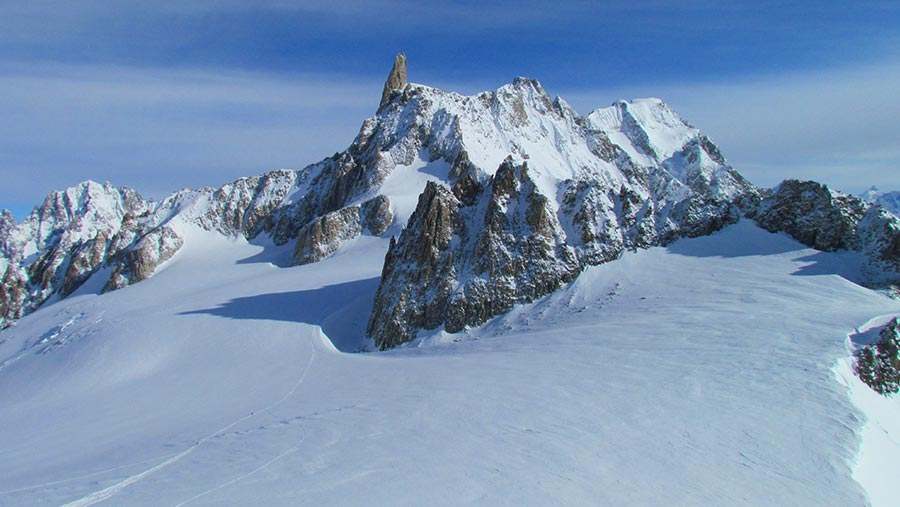 Monte Bianco, crolla un seracco