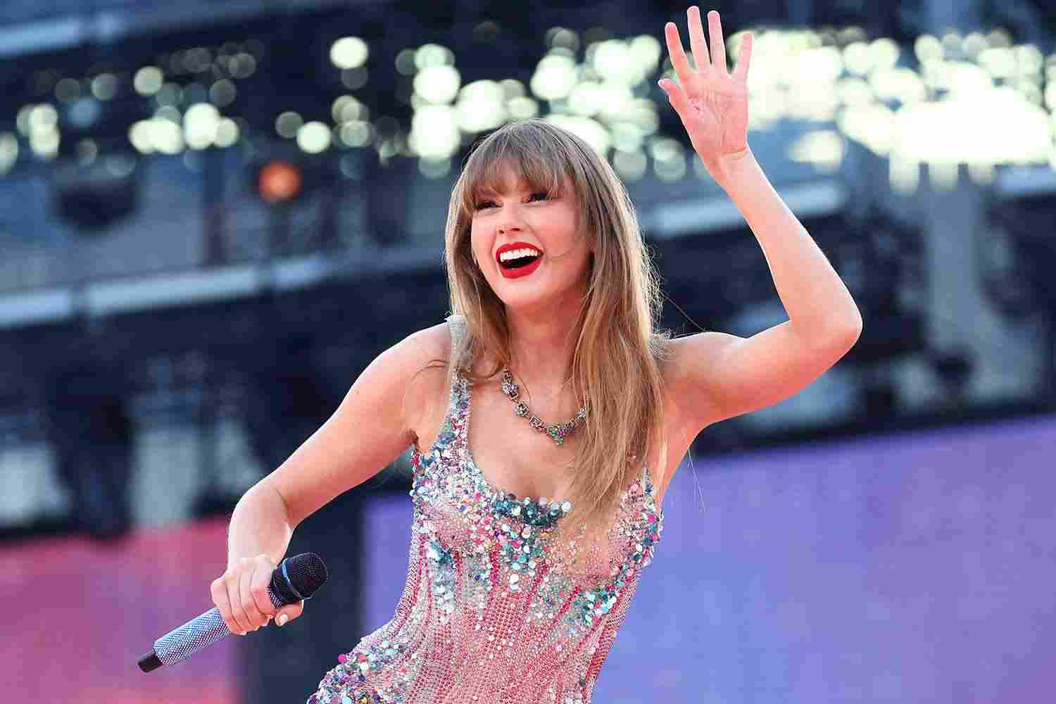 Taylor Swift ritorna per la tredicesima volta in vetta alla classifica Billboard