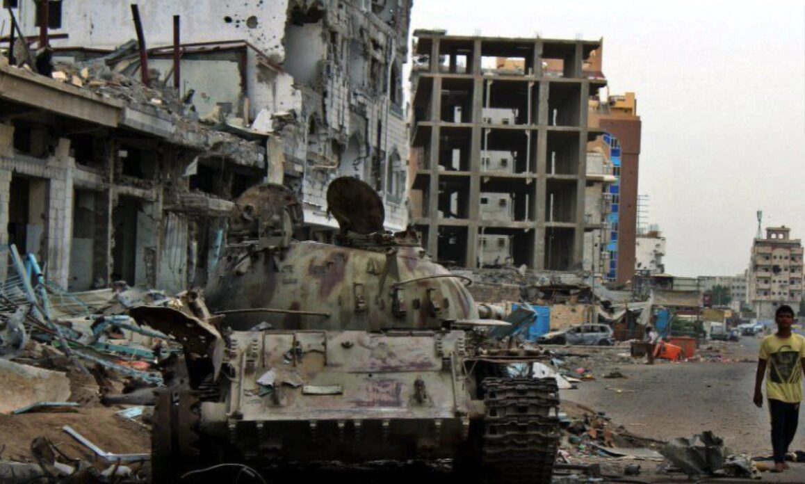 Esplosioni al largo delle coste dello Yemen