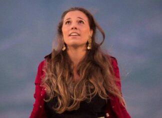 L’attrice Francesca Carocci è morta d’infarto, aperta un’inchiesta: “Due giorni prima al pronto soccorso rimandata a casa con un antidolorifico”