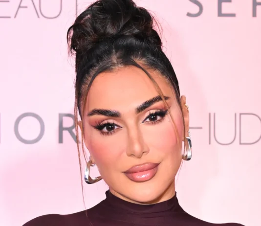 Huda Beauty: arriva la dichiarazione di Huda Kattan sulla nuova linea di fondotinta Easy Blur dopo l’errore Huda Beauty