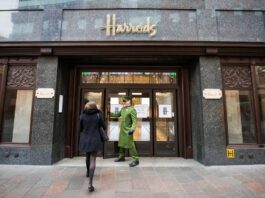 Celine lancia la sua prima linea beauty con un esclusivo pop-up da Harrods