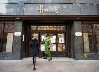 Celine lancia la sua prima linea beauty con un esclusivo pop-up da Harrods