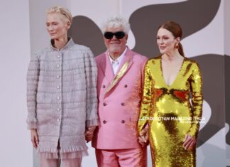 Venezia 81, i look del red carpet: il trio Almodóvar, Swinton e Moore illuminano la Mostra del Cinema