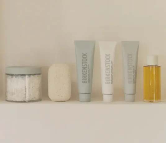 Sì, Birkenstock arriva nel mondo del beauty con la sua prima linea per la cura dei piedi