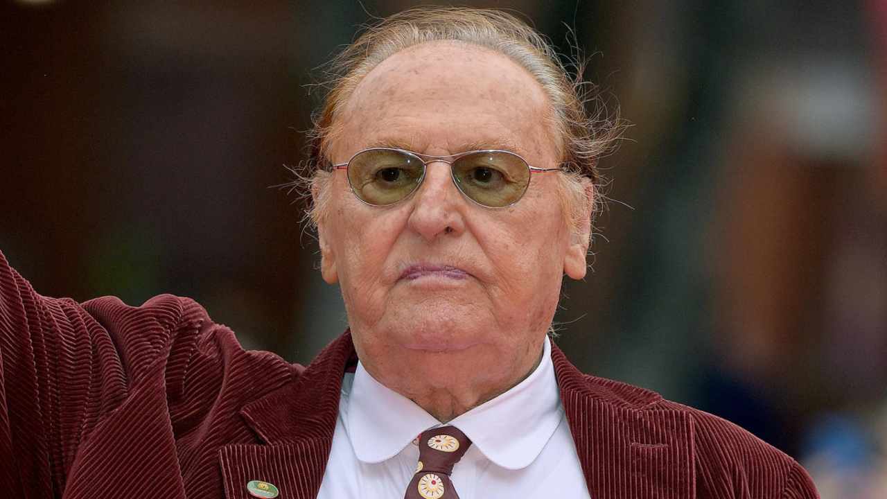 Renzo Arbore e la storia con Mariangela Melato: “Ci innamorammo con un brano di Lucio Battisti”