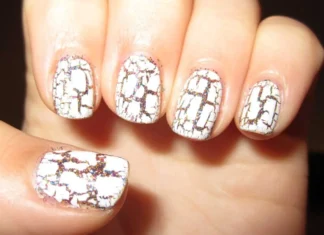 Pronti per un comeback incredibile? Stanno tornando le crackle nails: direttamente dal 2010