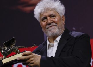 Venezia 81, Leone d’Oro a La Stanza accanto di Pedro Almodovar