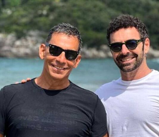 Alberto Matano, chi è il marito Riccardo Mannino e il primo incontro: “Ho fatto io il primo passo, ero folgorato” Alberto Matano chi è il marito