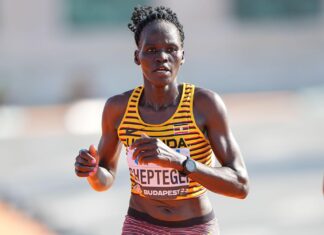 È morta Rebecca Cheptegei, la maratoneta dell’Uganda aveva 33 anni: il compagno le aveva dato fuoco