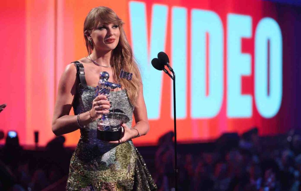 mouse haircut taylor swift
