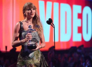 In pochi hanno notato il messaggio nascosto nella nail art di Taylor Swift ai VMAs 2024 Mtv Video Music Awards 2024 tra i vincitori Taylor Swift