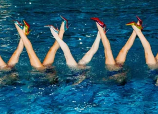 Christian Louboutin porterà uno show acquatico alla Paris Fashion Week: “You Can Swim in Louboutins”