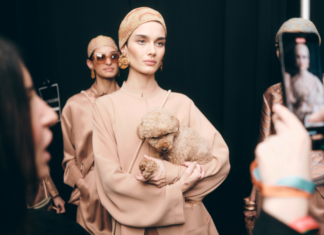 Secondo Giorgio Armani, il beauty per la Primavera 2025 sarà focused sugli occhi: ecco le inspo dalla sfilata a New York