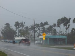 L’uragano Milton è arrivato in Florida: case distrutte, 2 milioni senza luce, i primi morti